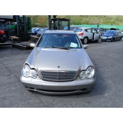mercedes-benz clase c (w203) del año 2004