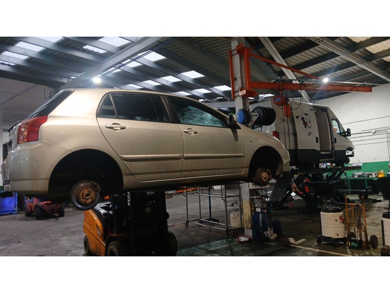 toyota corolla (_e12_) del año 2004