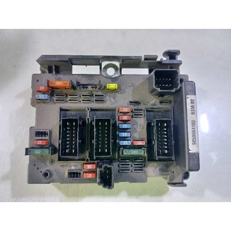 Recambio de caja reles / fusibles para peugeot 206 berlina x-line referencia OEM IAM 43866070 9650664180 
