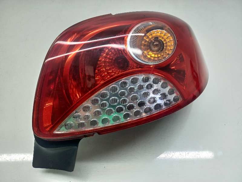 Recambio de piloto trasero derecho para peugeot 206+ básico referencia OEM IAM 6351GV 16544302 
