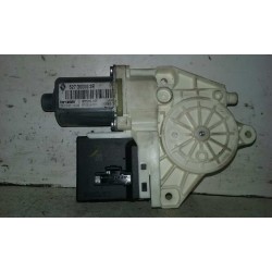 Recambio de motor elevalunas trasero derecho para renault megane iii berlina 5 p 1.5 dci diesel fap referencia OEM IAM 827300003