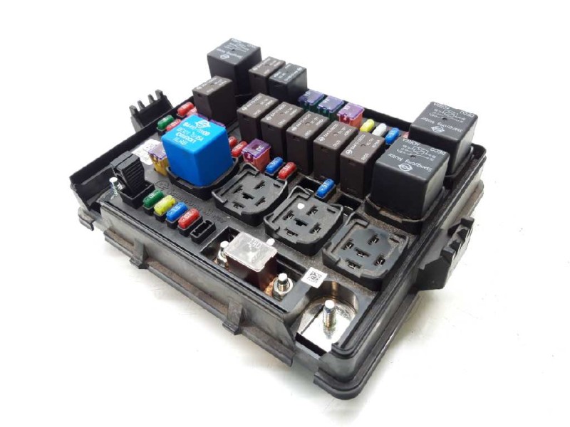 Recambio de caja reles / fusibles para ssangyong rexton w crystal 4x2 referencia OEM IAM 8231008E83 Y290K01 14A03N