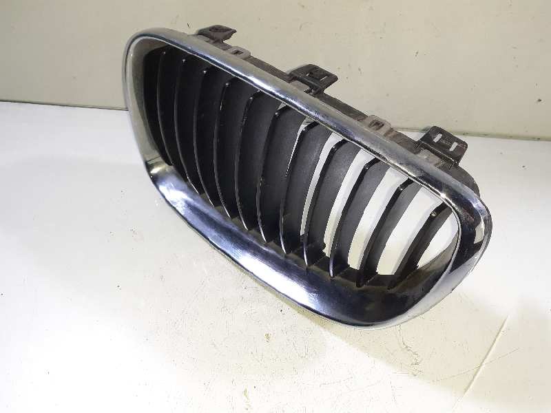 Recambio de rejilla delantera para bmw serie 1 berlina (e81/e87) 118d referencia OEM IAM 51710441921  