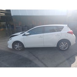 toyota auris (_e18_) del año 2014