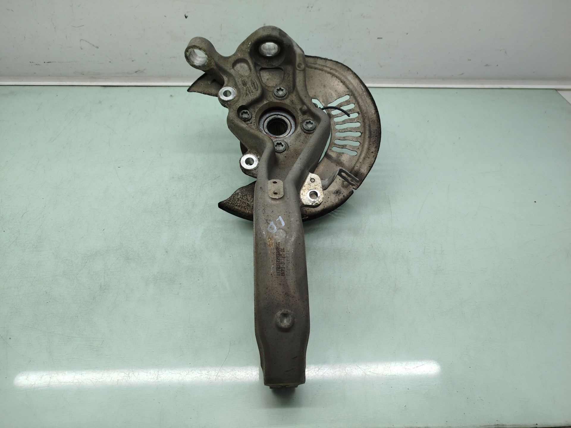 Right Front Knuckle / HK833K185BC / 2937588 For Jaguar F